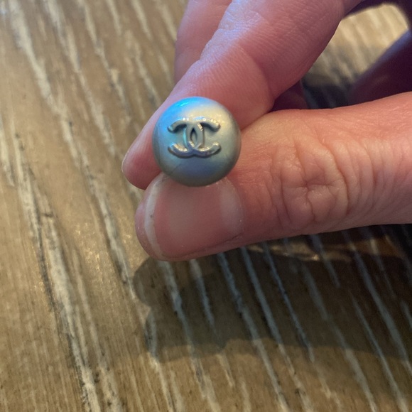 🥹RARE AUTHENTIC 2004 VINTAGE CHANEL EARRINGS!!!!!!!! - Picture 4 of 12